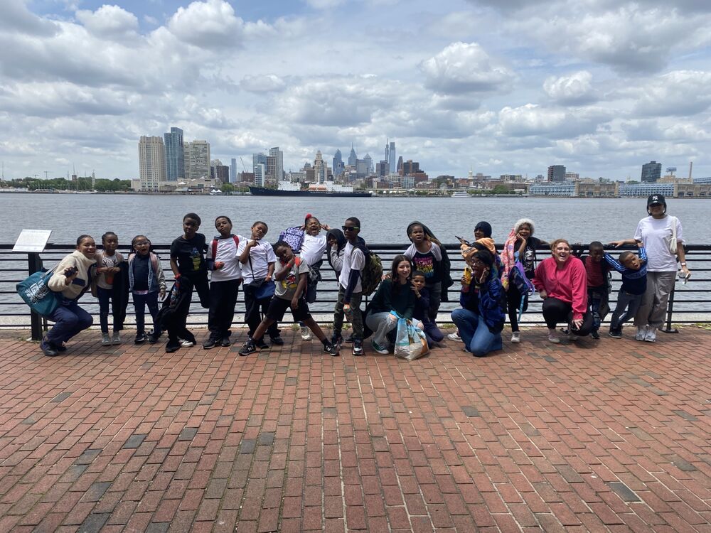 children in front of the Philadelphia skyline